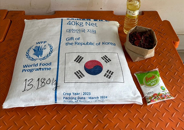 [세종=뉴시스] 농식품부와 협력하고 있는 국제연합(UN) 세계식량계획(WFP)은 난민의 영양을 강화할 수 있도록 아연과 철, 비타민 등을 첨가해 재가공했다. 이후 지난 16일 WFP는 방글라데시 콕스바자르와 바샨 지역에 임시 거주 중인 로힝야 난민 약 100만명에게 한 달 반 동안 이 쌀을 공급할 예정이다. (사진 = 농식품부 제공) 2024.07.20. *재판매 및 DB 금지