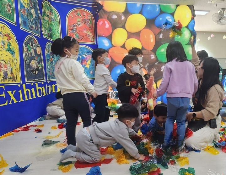 [서울=뉴시스] 23일 오전 서울 서초구 서울교육대학교에서 열린 영유아 교육·보육 통합기관 명칭 공청회에서 어린이집 관계자들은 '영유아학교'에 힘을 실었다. 반면 유치원 관계자들은 '유아학교'가 학제 및 법령상으로 더 정확한 표현이라고 주장했다. 사진은 기사내용과 관계 없음. 2024.08.24. *재판매 및 DB 금지