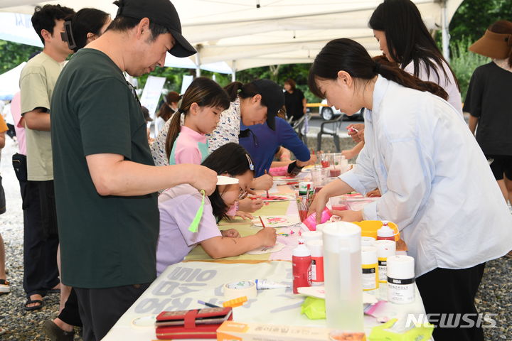 [완주=뉴시스] 전북 완주 무궁화축제 모습. *재판매 및 DB 금지