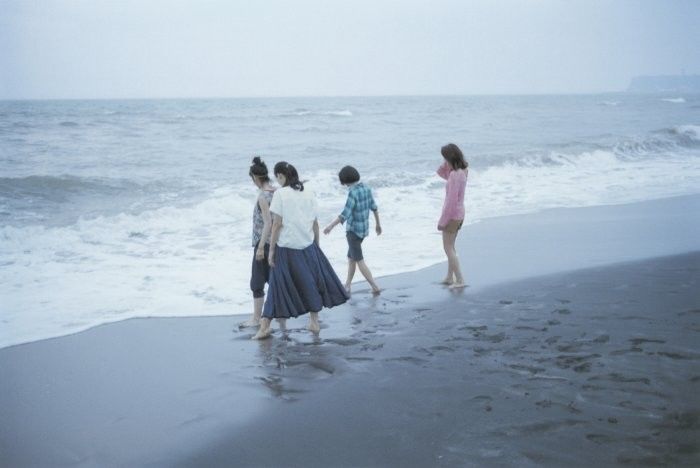 [서울=뉴시스] 영화 '바닷마을 다이어리' (사진= 스틸컷 ) 2024.7.23. photo@newsis.com *재판매 및 DB 금지