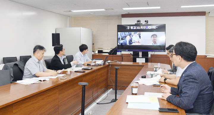 기재차관 "미 대선 등 주요국 선거로 불확실성 확대…재경관 긴장감 유지해야"