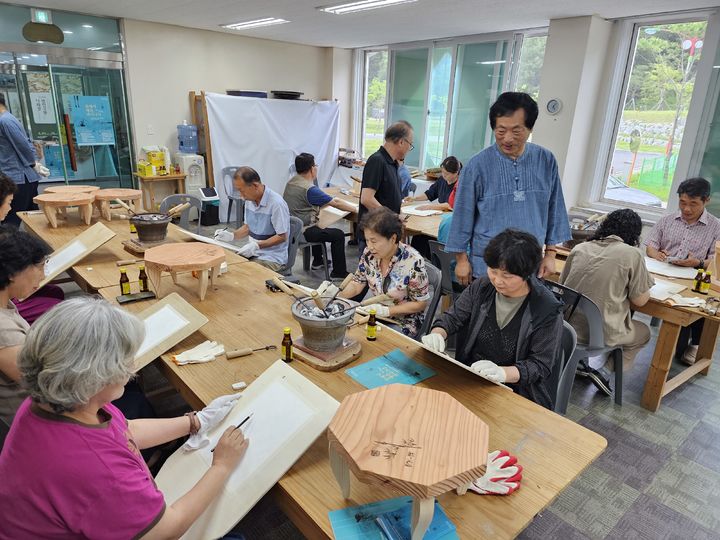 보은전통공예체험학교 낙화 체험 모습. *재판매 및 DB 금지