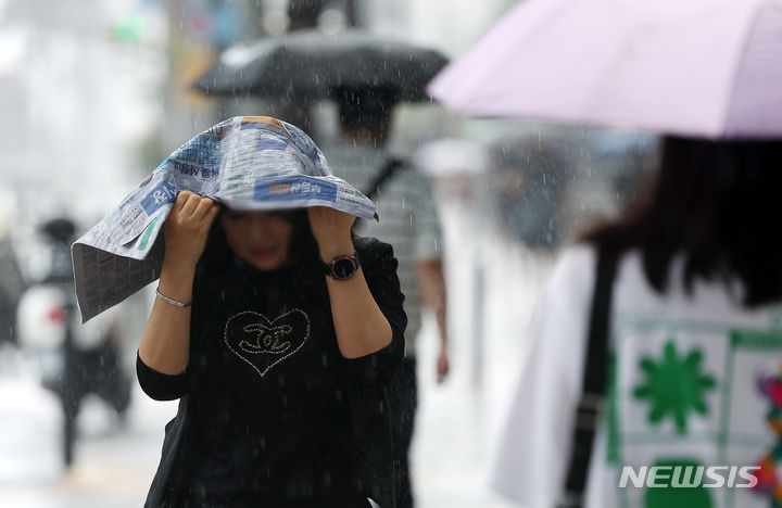 경기남부 오전 구름 많다 낮부터 맑아… 일부 지역 소나기