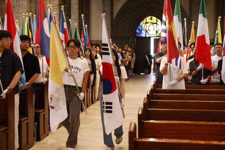 [서울=뉴시스] 28일 명동성당에서 열린 '서울 세계청년대회 발대식' (사진=천주교 서울대교구 제공) 2024.07.28. photo@newsis.com *재판매 및 DB 금지