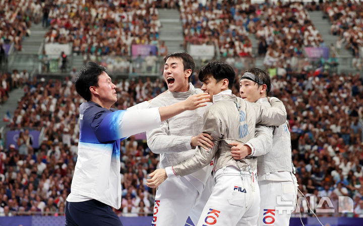 세계 1위 펜싱 남자 사브르, 올림픽 단체전 3연패 쾌거[파리 2024]