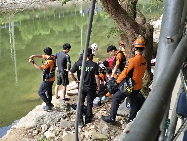 [완주=뉴시스] 지난달 31일 오후 2시38분께 완주군 운주면의 한 펜션 앞 하천에서 물놀이를 하던 A(38)씨가 물에 빠졌다. (사진=전북특별자치도소방본부 제공) 2024.08.01. photo@newsis.com *재판매 및 DB 금지