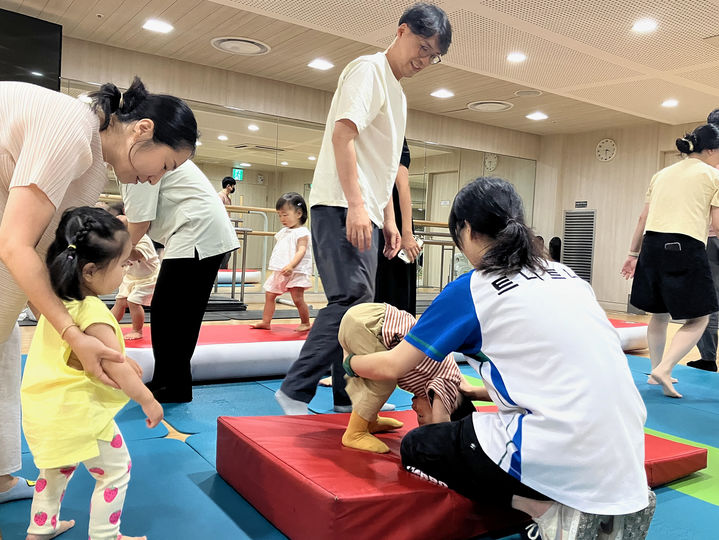 [대구=뉴시스] 최근 도심에서 휴가를 즐기려는 고객이 늘어남에 따라 본격적인 휴가철을 앞두고 백화점 문화센터에서 다양한 이색 강좌들을 개설해 고객들의 눈길을 끌고 있다. (사진 = 롯데백화점 제공) 2024.08.01. photo@newsis.com *재판매 및 DB 금지