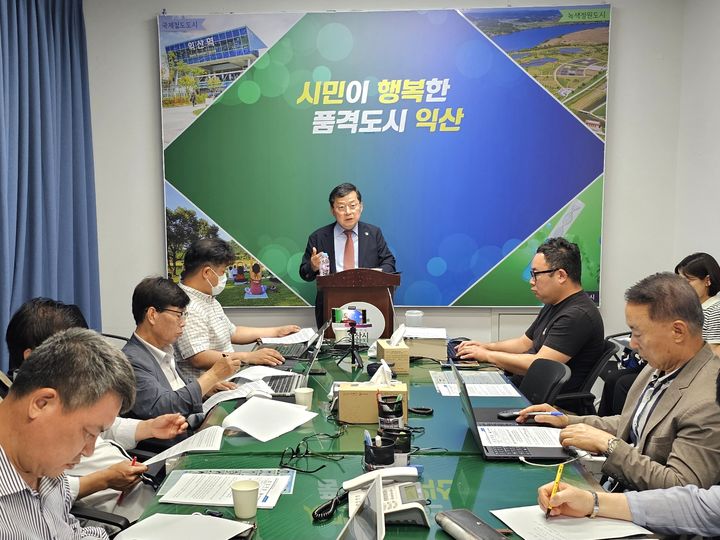 익산시도시관리공단 심보균 이사장이 1일 익산시청 브리핑룸에서 기자간담회를 하고 있다. (사진=익산시 제공) *재판매 및 DB 금지