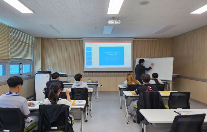 [논산=뉴시스]논산계룡교육지원청의 발달행정보조사 양성교육을 받고 있는 모습. 2024. 08. 01 *재판매 및 DB 금지