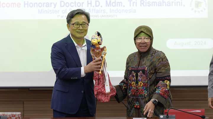 [부산=뉴시스] 동명대는 1일 인도네시아 트리 리스마하리니 사회부 장관 일행이 초고령 사회에 대비할 지혜를 찾기 위해 대학을 방문했다. (사진=동명대 제공) 2024.08.01. photo@newsis.com *재판매 및 DB 금지