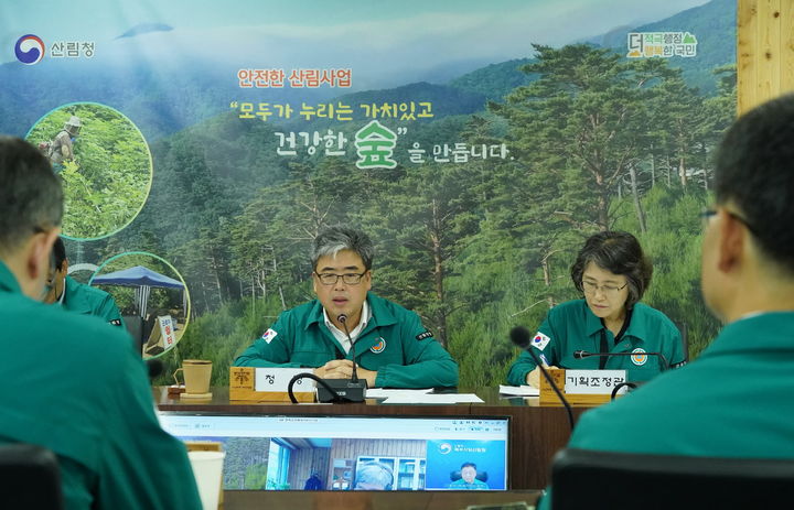 [대전=뉴시스] 2일 임상섭 산림청장이 산림사업장 온열질환 예방 대책회의를 주재하고 있다.(사진=산림청 제공) *재판매 및 DB 금지