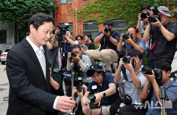 [서울=뉴시스] 이영환 기자 = 류광진 티몬 대표가 2일 오후 서울 서초구 회생법원에서 진행되는 기업회생 심문기일에 출석하고 있다. 2024.08.02. 20hwan@newsis.com