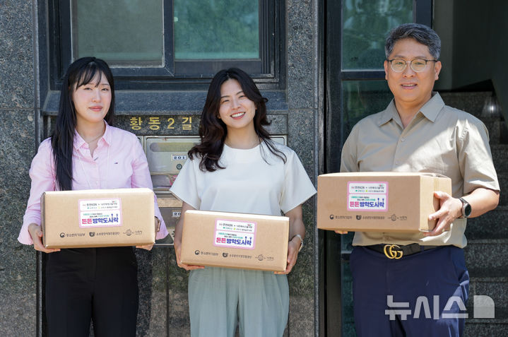 [나주=뉴시스] 한전KDN이 여름방학 기간 경제적으로 어려운 가구 아동들에게 전달하기 준비한 '든든 방학도시락'. (사진=한전KDN 제공) 2024.08.02. photo@newsis.com *재판매 및 DB 금지