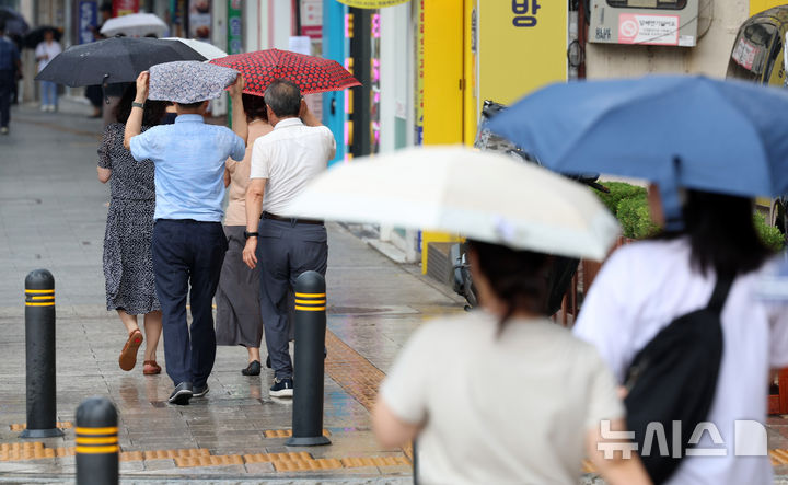 충남권 한때 최대 20㎜ 소나기…최고체감온도 35도 내외