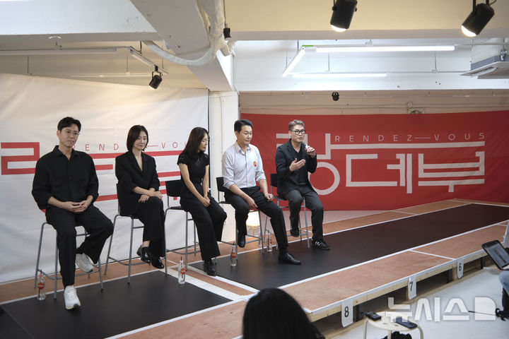 [서울=뉴시스] 연극 '랑데부' 오픈 리허설. (사진=옐로밤 제공) photo@newsis.com *재판매 및 DB 금지