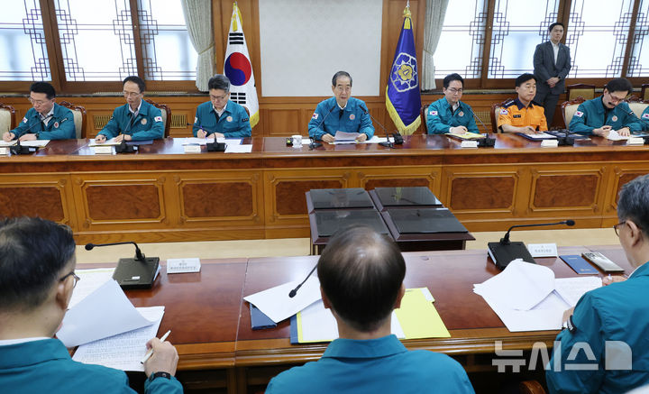 [서울=뉴시스] 김명원 기자 = 한덕수 국무총리가 7일 오전 서울 종로구 정부서울청사에서 열린 의사집단행동 대응 중앙재난안전대책본부(중대본) 회의에 참석해 발언하고 있다. 2024.08.07. kmx1105@newsis.com