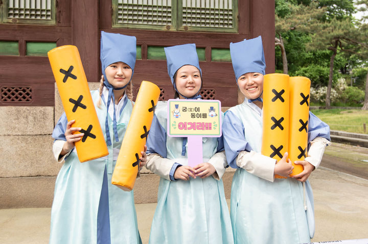 [서울=뉴시스] 궁중문화축전 '궁이둥이' 활동 (사진=국가유산진흥원 제공) 2024.08.09. photo@newsis.com *재판매 및 DB 금지