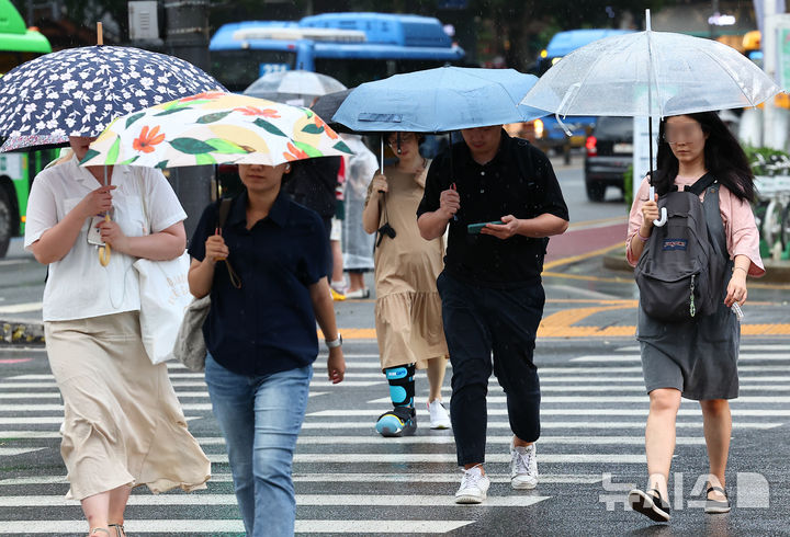 충남권 체감온도 35도 내외 무더위…오후 한때 소나기