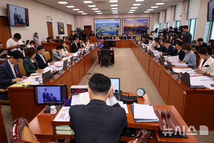 [서울=뉴시스] 권창회 기자 = 16일 오전 서울 여의도 국회에서 교육위원회 의학교육소위원회 의대 정원 증원에 따른 의과대학 교육 점검 연석 청문회가 진행되고 있다. 2024.08.16. kch0523@newsis.com