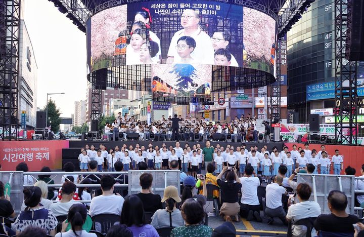 [대전=뉴시스]대전 0시 축제가 17일 시민 대합창을 끝으로 9일간의 대장정을 마무리했다. 2024. 08. 17 *재판매 및 DB 금지