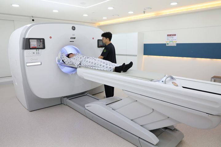 [광주=뉴시스] 전남대학교병원이 전국 대학병원 최초로 최첨단 PET-CT 장비를 도입했다. (사진=전남대병원 제공) 2024.08.20. photo@newsis.com *재판매 및 DB 금지