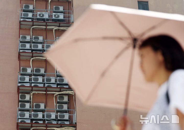 마른 장마에 역대급 폭염까지…전력 수요 7월 기준 역대치 경신 마른 장마에 역대급 폭염까지…전력 수요 7월 기준 역대치 경신