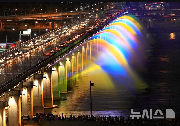 [서울=뉴시스]반포대교 달빛무지개분수.