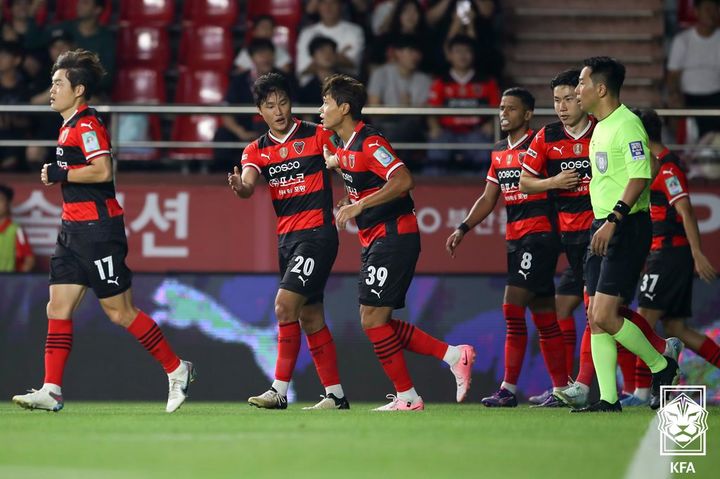 [서울=뉴시스] 프로축구 K리그1 포항스틸러스의 안재준. (사진=대한축구협회 제공) *재판매 및 DB 금지