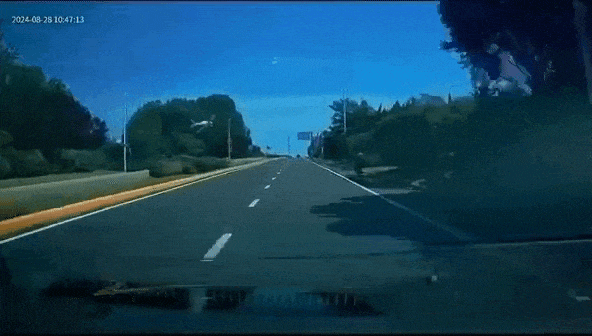 Is this a movie?… Plane crashes in front of a car driving on the road (video) :: Sympathy Media Newsis ::