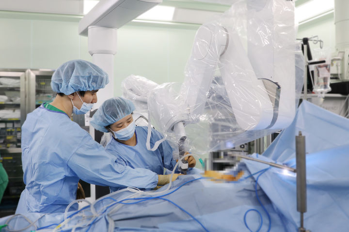 St. Vincent’s Hospital introduces cutting-edge robotic surgical equipment… “Safe and precise” :: Sympathetic Media Newsis ::