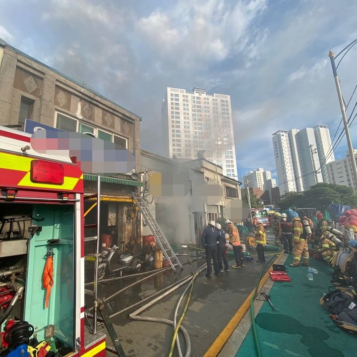 Busan Yeongdo-gu restaurant building fire spreads to surrounding area… 10 people evacuated (comprehensive) :: Sympathetic Media Newsis ::