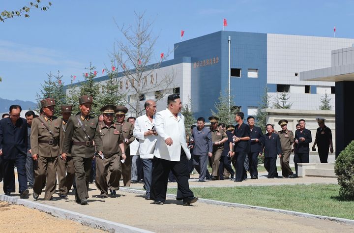 [서울=뉴시스]2일 북한 노동당 기관지 노동신문에 따르면 김정은 국무위원장은 함경남도 함주군 지방 공업공장 건설현장을 현지 점검했다. (사진=노동신문 캡처) 2024.09.02. *재판매 및 DB 금지