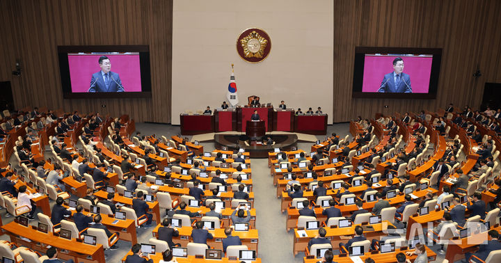 [서울=뉴시스] 권창회 기자 = 박찬대 더불어민주당 원내대표가 4일 오전 서울 여의도 국회에서 열린 제418회국회(정기회) 제2차 본회의에서 국정에 관한 교섭단체대표연설을 하고 있다. 2024.09.03. kch0523@newsis.com