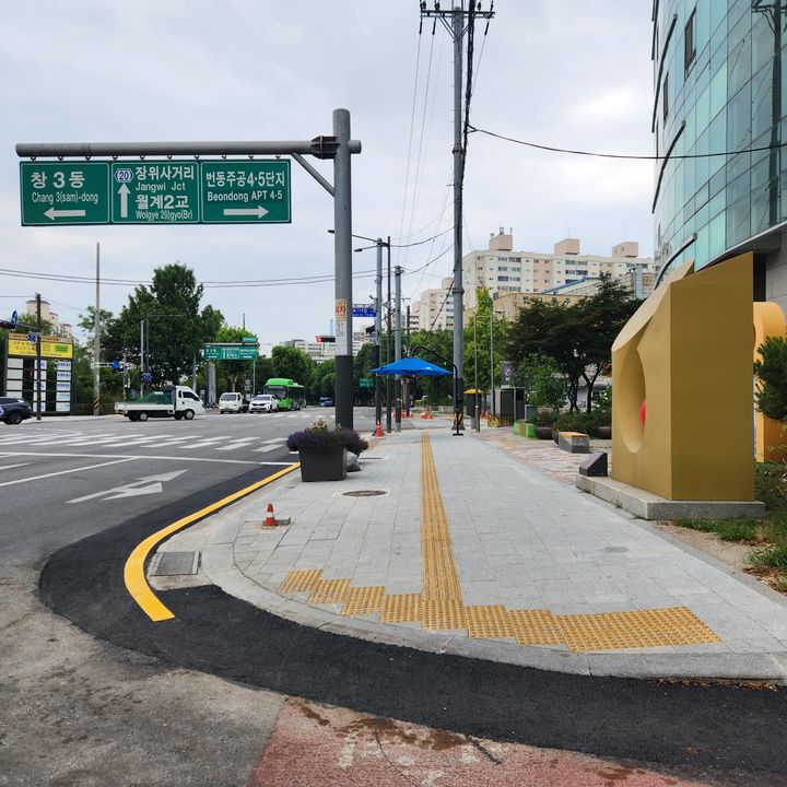 [서울=뉴시스]강북구 보건소 보행약자 친화 거리. 2024.09.05. (사진=강북구 제공) *재판매 및 DB 금지