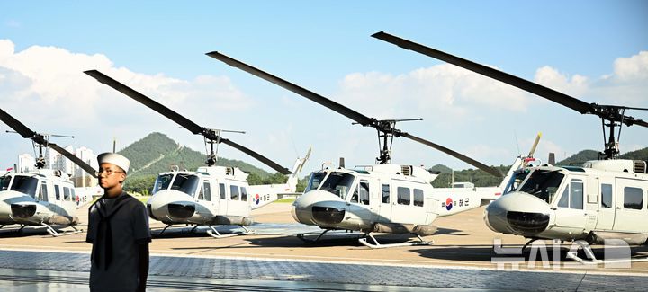 [목포=뉴시스]퇴역한 해군 UH-1H 항공기. (사진=해군 제3함대 제공) 2024.09.06. photo@newsis.com *재판매 및 DB 금지