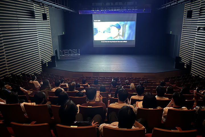 [여수=뉴시스] 제1회 여수 국제 웹페스트 출품작이 예울마루 소극장에서 상영되고 있다. (사진=여수시 제공) 2024.09.06. photo@newsis.com *재판매 및 DB 금지