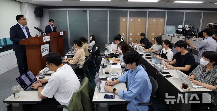 [서울=뉴시스] 고범준 기자 = 김병환 금융위원회 위원장이 6일 서울 종로구 정부서울청사에서 가계부채 관련 브리핑을 하고 있다. (공동취재) 2024.09.06. photo@newsis.com