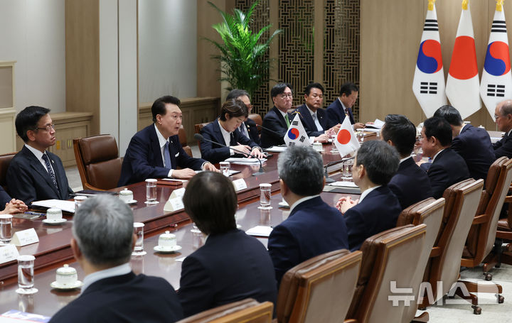 [서울=뉴시스] 조수정 기자 = 윤석열 대통령이 6일 서울 용산 대통령실 청사에서 기시다 후미오 일본 총리와 한일 확대정상회담에서 발언하고 있다. 2024.09.06. chocrystal@newsis.com