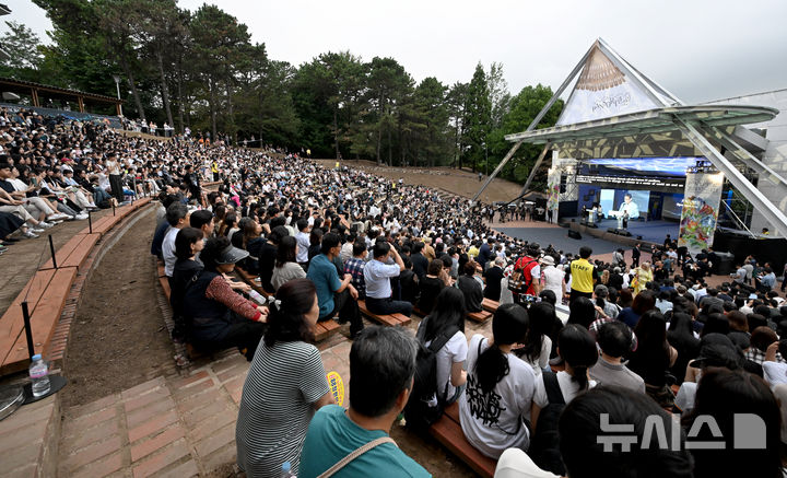 아시아 최대 미술축제장 제15회 광주비엔날레 개막