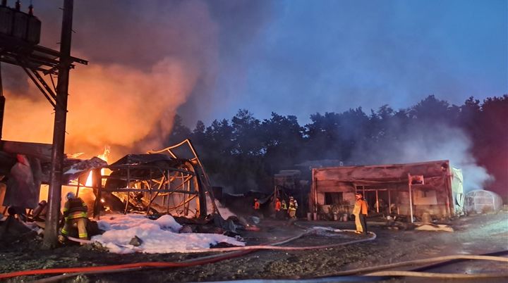 [대구=뉴시스] 밤사이 대구의 한 주택과 경북 남산면 공장, 고령군 다산면 축사에서 화재가 발생했다. (사진 = 경북소방본부 제공) 2024.09.07. photo@newsis.com *재판매 및 DB 금지