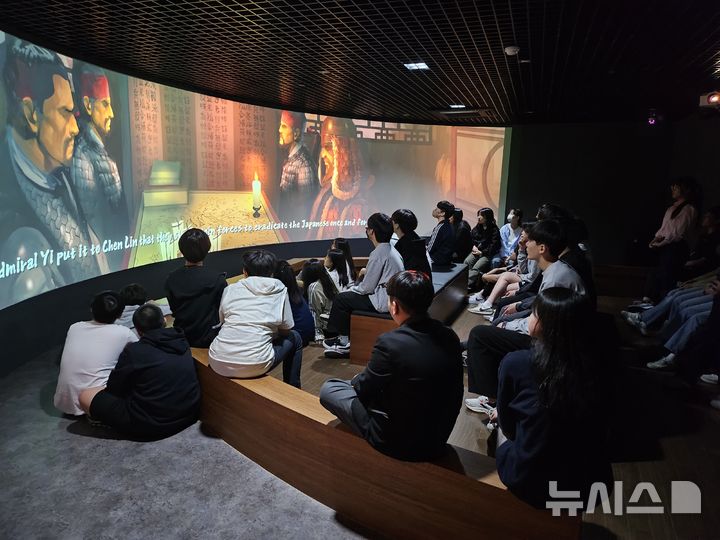 [창원=뉴시스] '경남 교육여행상품' 코스에 포함된 창원시 진해구 이순신리더십국제센터.(사진=경남관광재단 제공)2024.09.11. photo@newsis.com