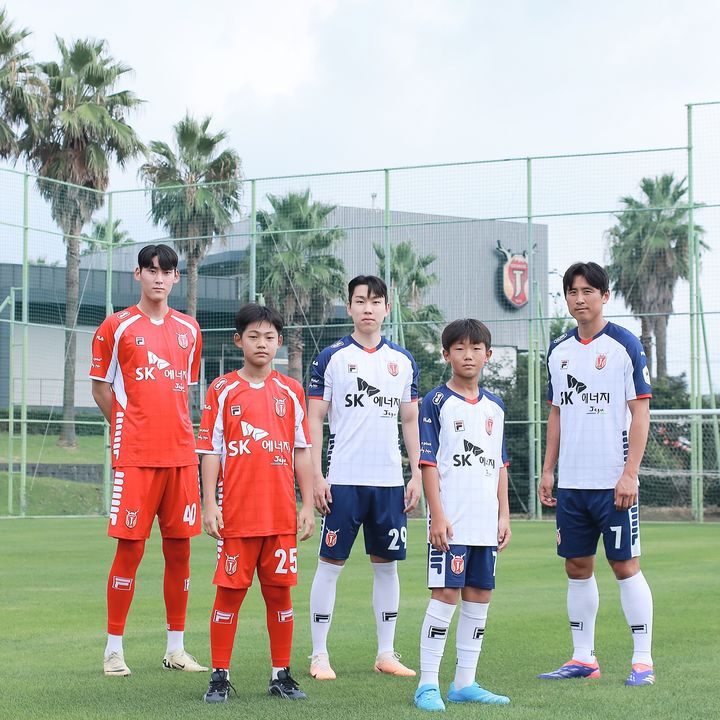 ì”„ë¡œì¶•êµ¬ ìœì£¼, ìµœì´ˆ ì‹œì¦Œì— ì˜¨ë¥˜ëœ êµ¬ë‹¨ 4ë²ˆì§¸ ìœ ë‹ˆí ¼ ê³µê°œ ì•„ë‹ˆ - News Directory 3