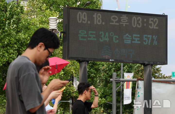 &#039;마지막 폭염&#039; 불태운다…전국 곳곳 소나기[내일날씨]