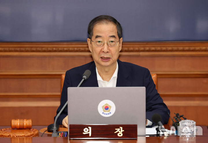 [서울=뉴시스] 배훈식 기자 = 한덕수 국무총리가 지난 19일 오전 서울 종로구 정부서울청사에서 열린 국무회의에서 발언하고 있다. 2024.09.19. dahora83@newsis.com