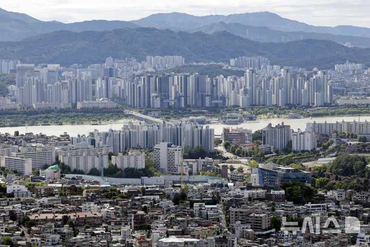 서울 남산공원에서 바라본 서울 시내 아파트 단지 모습. 뉴시스 자료사진.