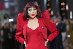 거세지는 '反 ICE' 물결…레이디 가가도 도쿄서 거들었다