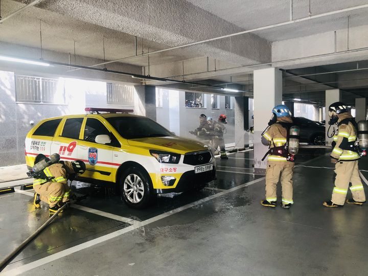 [대구=뉴시스] 대구강서소방서는 달성군 세천 북죽곡현대엠코타운 아파트 관계인과 합동소방훈련을 했다. (사진=대구 강서소방서 제공) 2024.09.26. photo@newsis.com *재판매 및 DB 금지