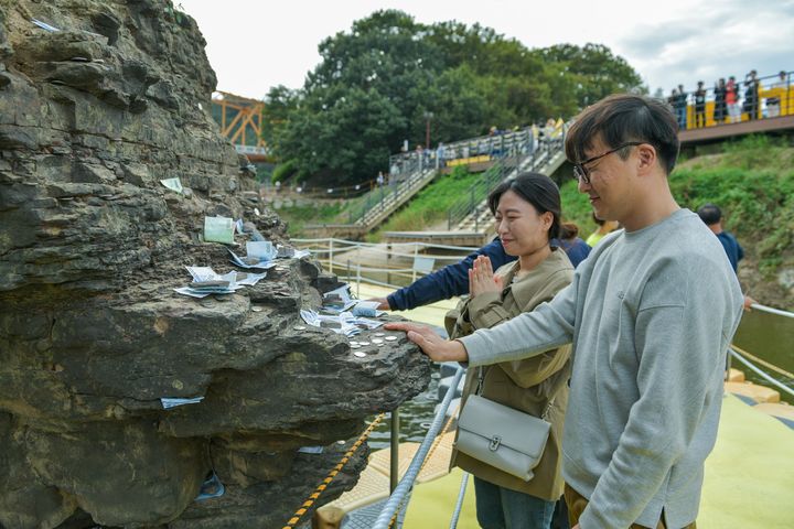 [의령=뉴시스]의령 솥바위 기원. 2024.09.26.(사진=의령군 제공) photo@newsis.com *재판매 및 DB 금지