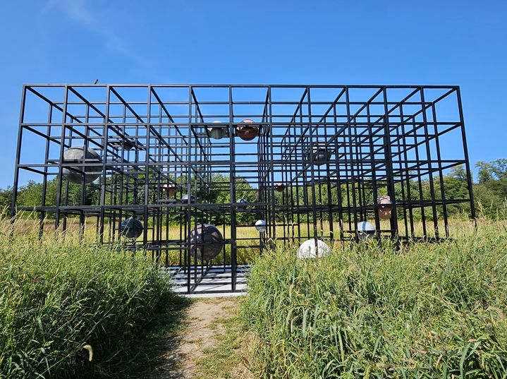 (Photo = Lee Han-bit) Storm King Art Center’s collection continues to evolve. This year, Alija Kwade's LinienLand was installed. This work, which weighs over 25 tons, is a structure in which a large and heavy sphere floats as if in zero gravity. The artist continues to question the nature of our reality by mixing man-made materials (steel frames) and natural materials (stone). *Resale and DB prohibited