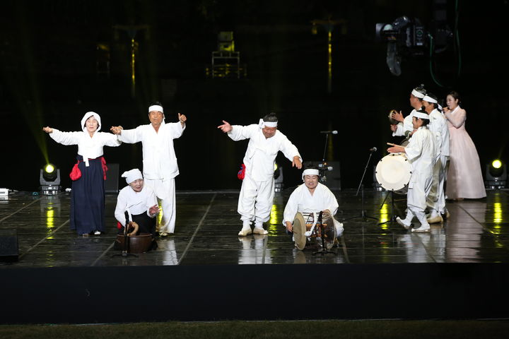 [밀양=뉴시스] 안지율 기자 = 밀양아리랑 공연. (사진=밀양시 제공) 2024.09.28. photo@newsis.com *재판매 및 DB 금지